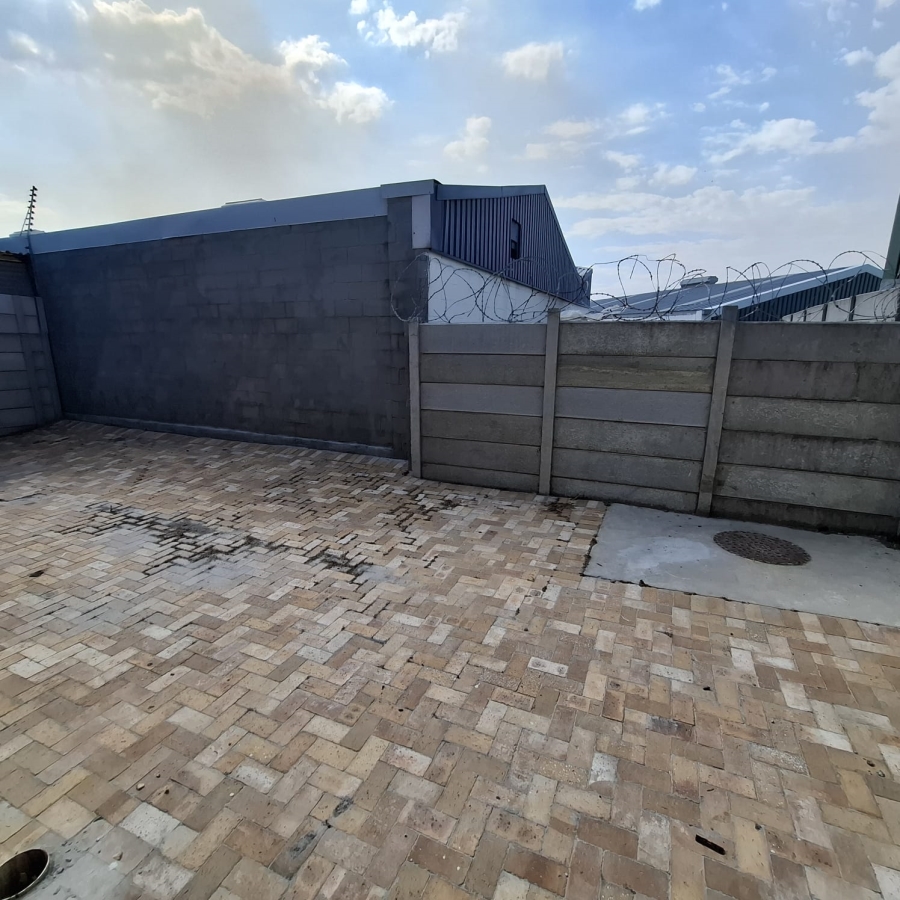 To Let commercial Property for Rent in Brackenfell Central Western Cape